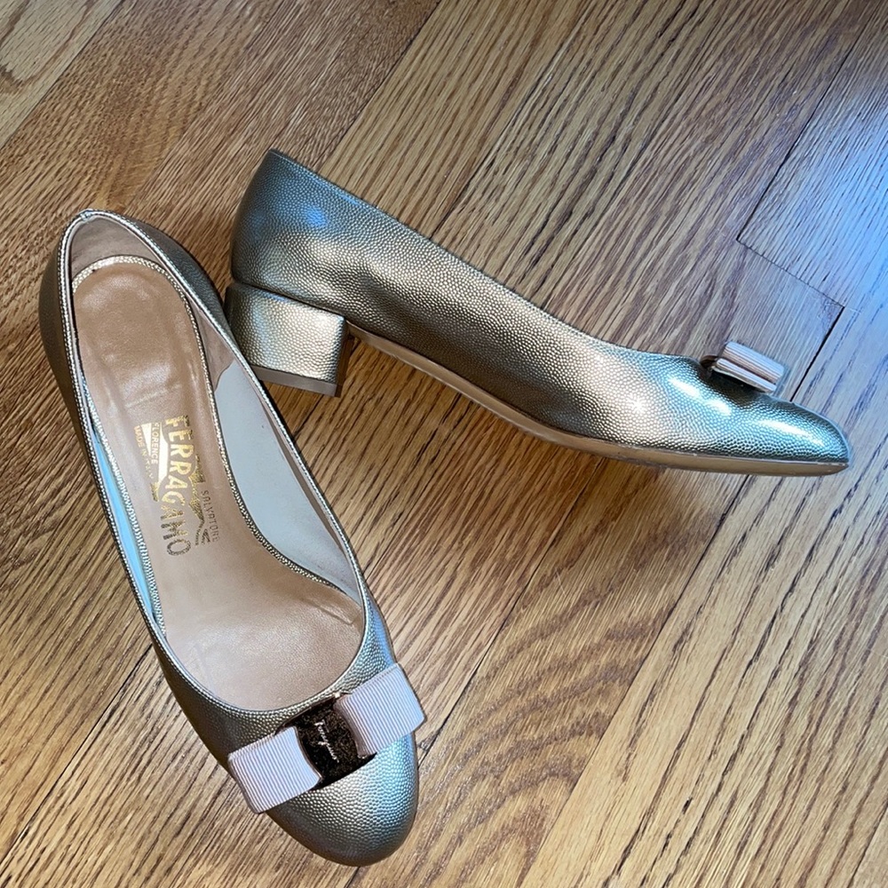 Ferragamo Low heeled pumps size 7.5C